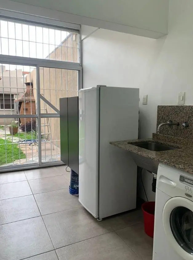 VENTA CASA CON LOCAL EN VILLA LUZURIAGA 5