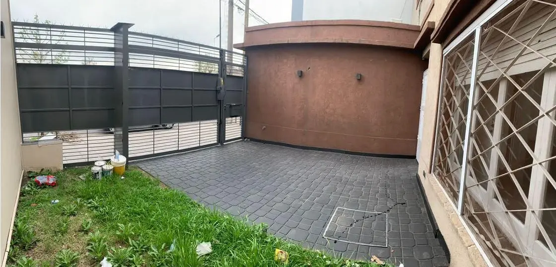 VENTA CASA CON LOCAL EN VILLA LUZURIAGA 2