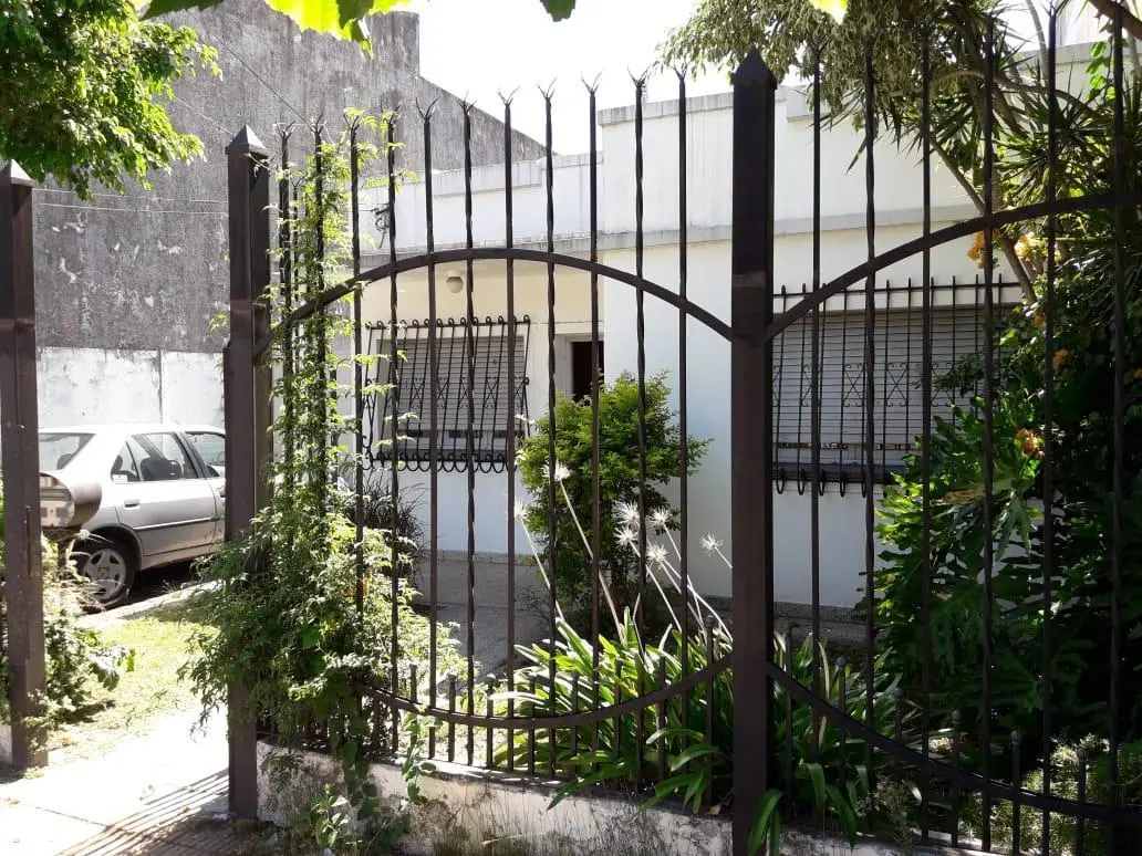 CASA AMERICANA 4 AMBIENTES CON ESPACIO PARA AUTO ALQUILER 2