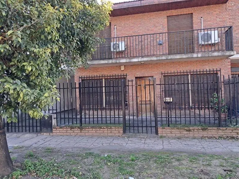 ALQUILER CASA EN VILLA LUZURIAGA CON COCHERA 5