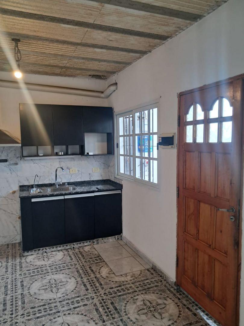 Foto de ALQUILER CASA 4 AMBIENTES EN VILLA LUZURIAGA, imagen 1
