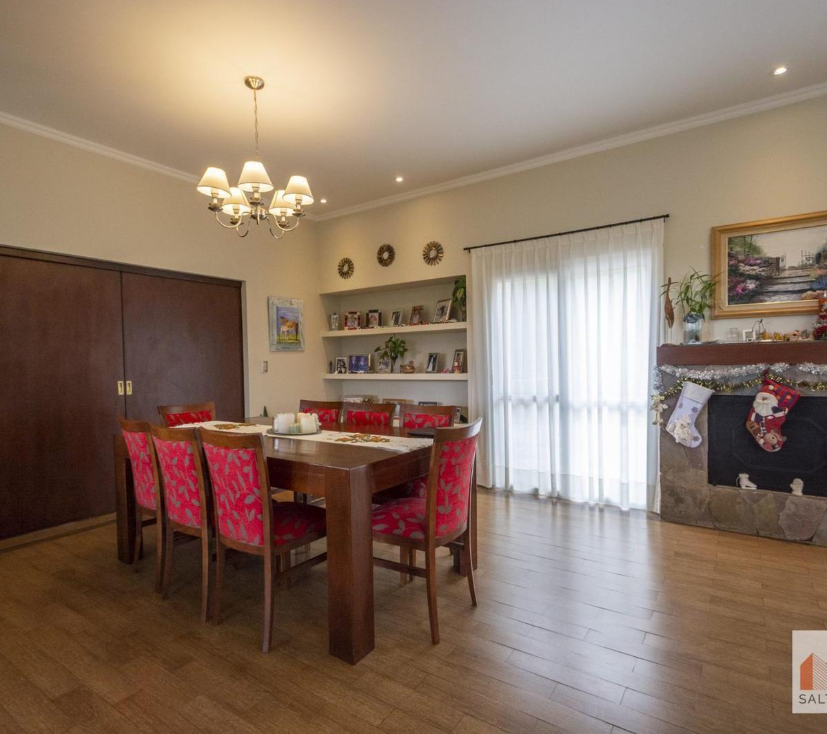 Venta Casa en La Hoyada de Castellanos con Vista a Cerros y Seguridad Las 24hs 2