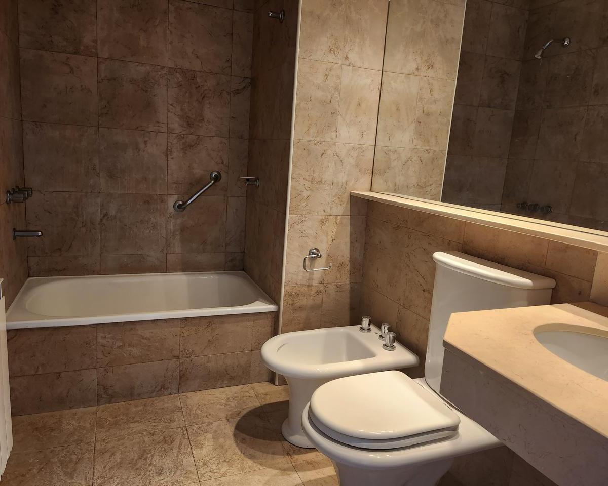 Venta Departamento 3 Dorm. con Lavadero y Cochera a 3 Cuadras del Shopping 5