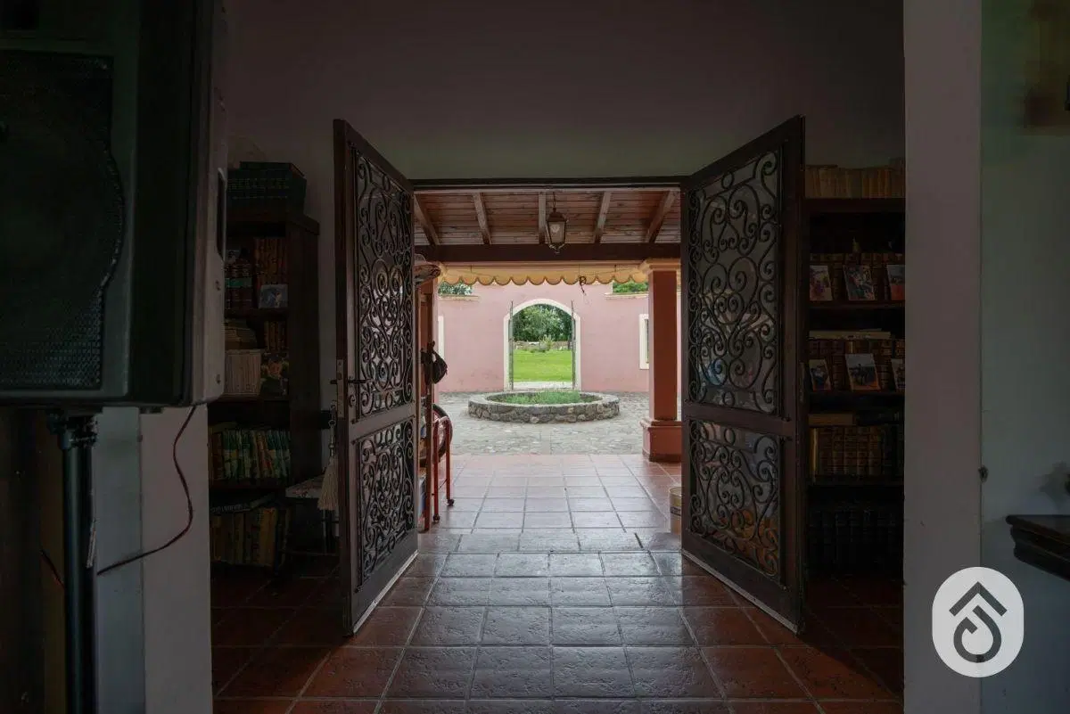 Casa en venta c/ cochera en Campo Quijano 5