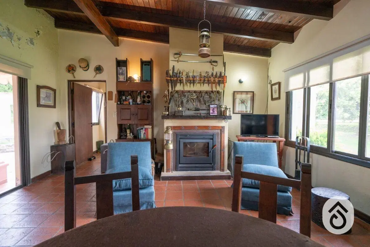 Casa en venta c/ cochera en Campo Quijano 3