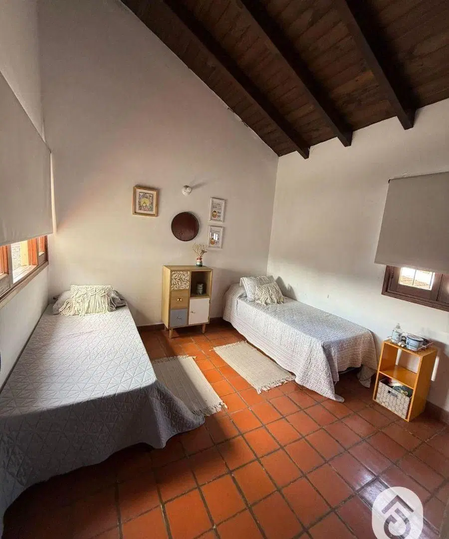 Casa en alquiler c/ cochera en Grand Bourg 2