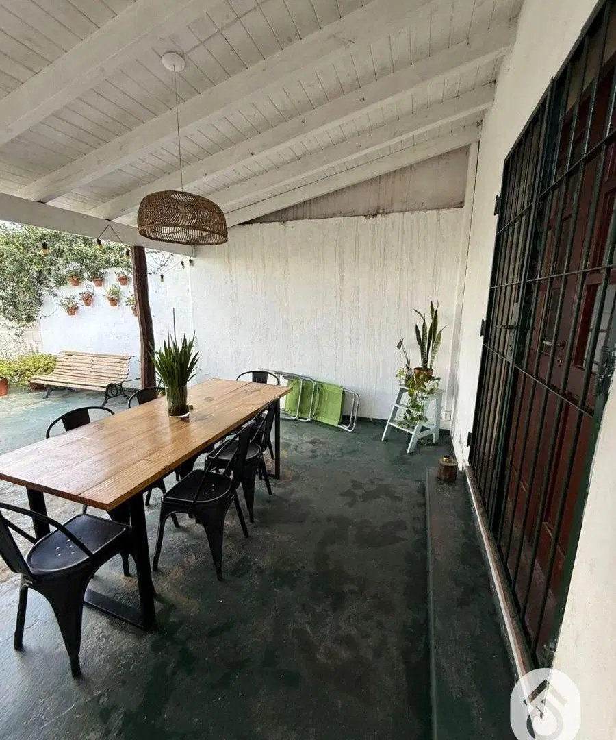 Casa en alquiler c/ cochera en Grand Bourg 4