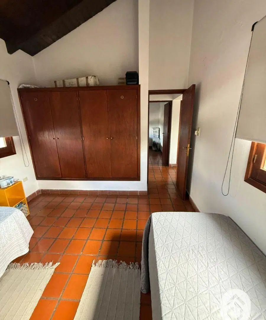 Casa en alquiler c/ cochera en Grand Bourg 4