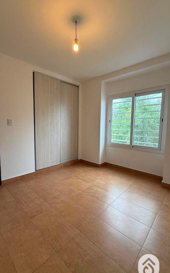 Foto de Dúplex en venta c/ cochera en Grand Bourg, imagen 5