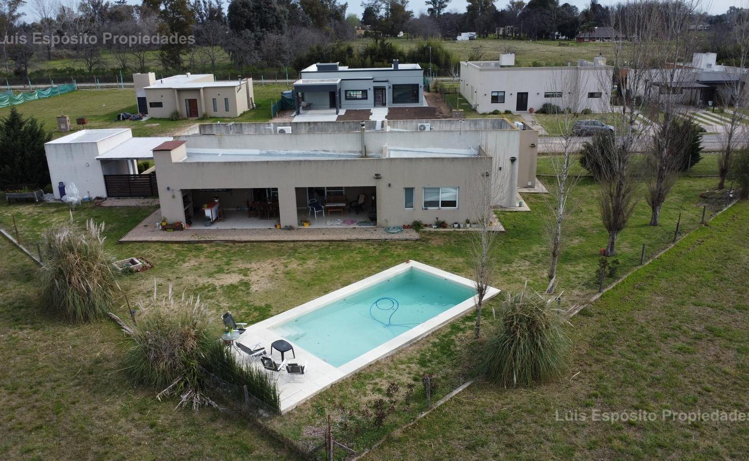 Foto de CASA VENTA BARRIO CERRADO LOS JUNCOS LUJAN 5 AMBIENTES PISCINA, imagen 1