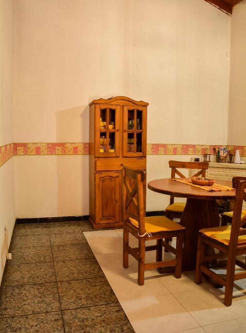 Foto de Casa alquiler de 5 ambientes Moreno cochera, imagen 2