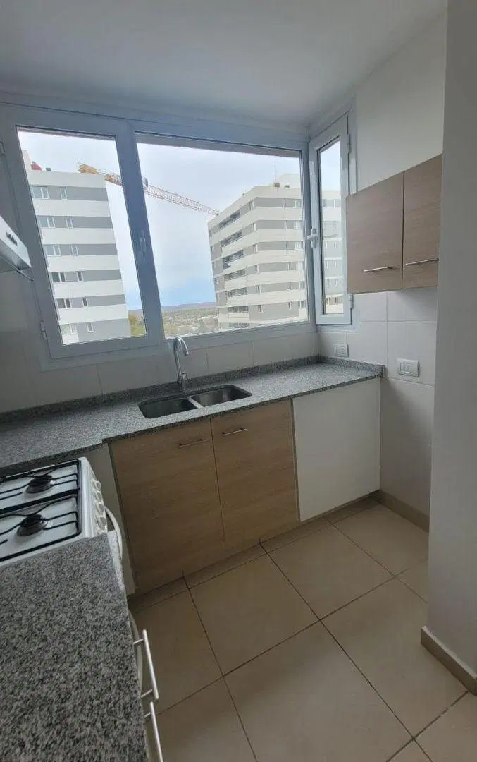 Cómodo dpto. 1 Dorm. con balcón y cochera, Ubicado en calle Obrero Arg. N° 295 2