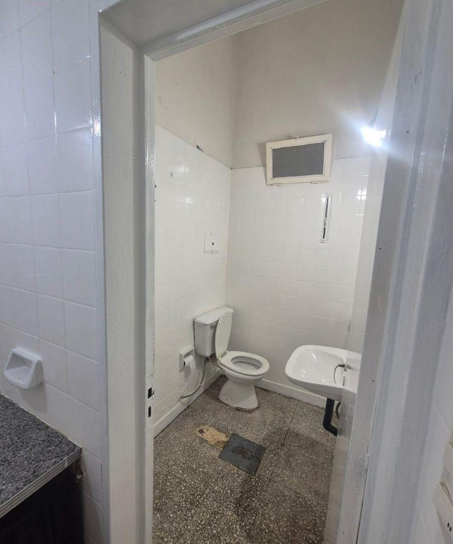 Foto de IMPORTANTE LOCAL COMERCIAL EN EL BAJO NEUQUEN CAPITAL!!!!, imagen 3