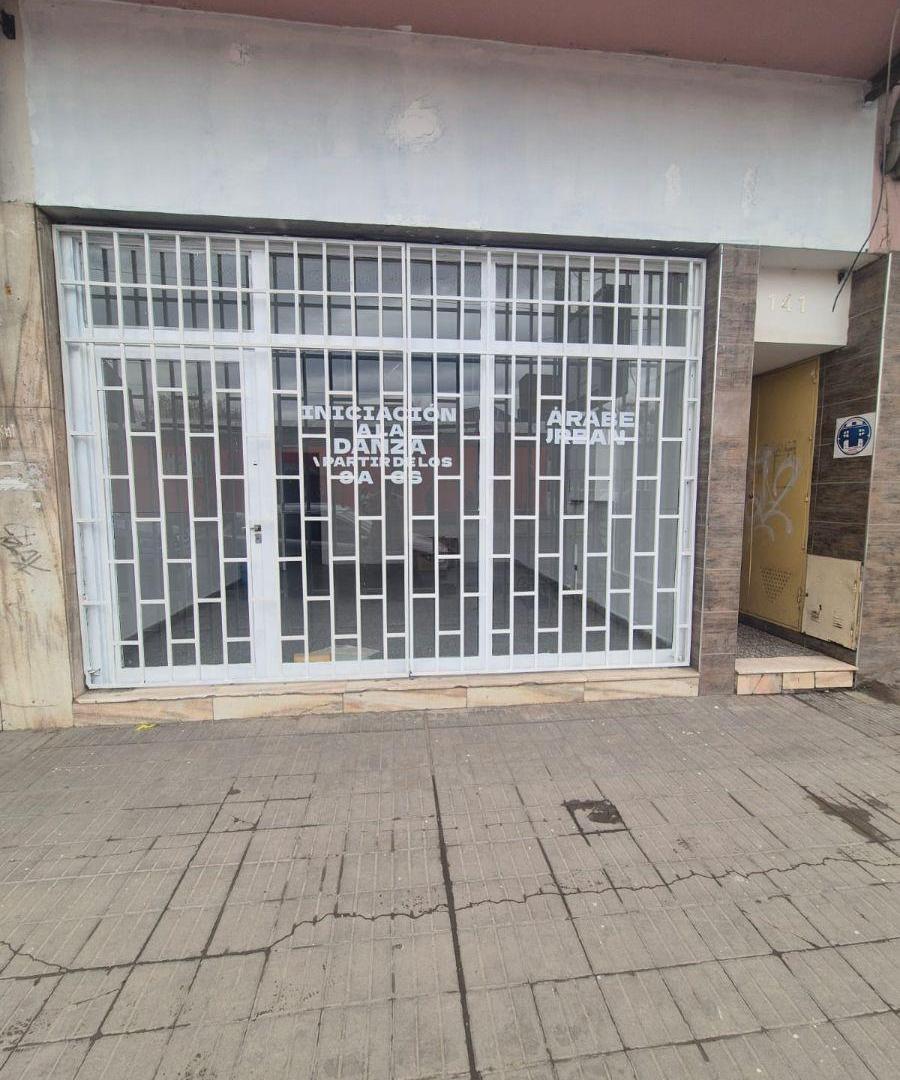 Foto de IMPORTANTE LOCAL COMERCIAL EN EL BAJO NEUQUEN CAPITAL!!!!, imagen 2