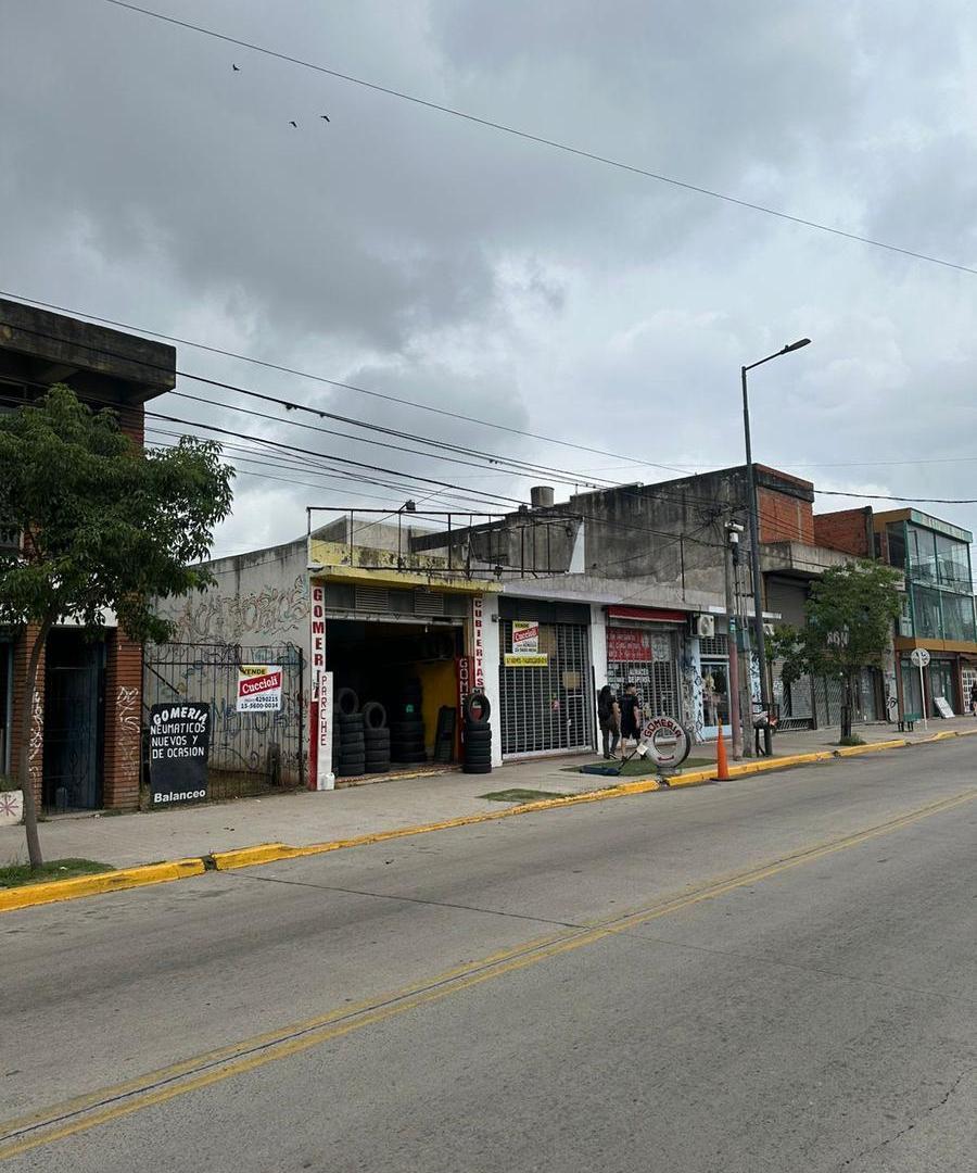Foto de 4 Locales sobre 1000 m2 (Av Bartolome Mitre), imagen 3