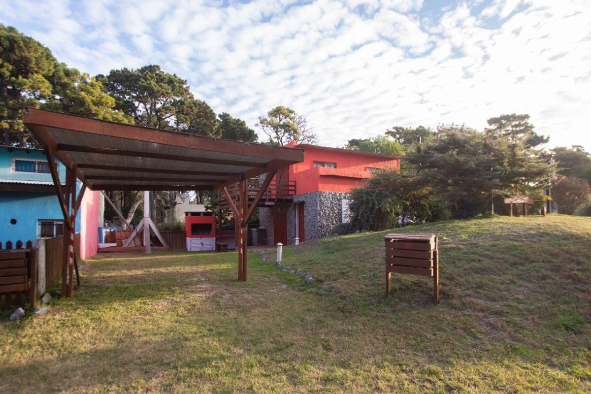 Casa en venta Terreno en esquina - Mar Azul funcional y con potencial