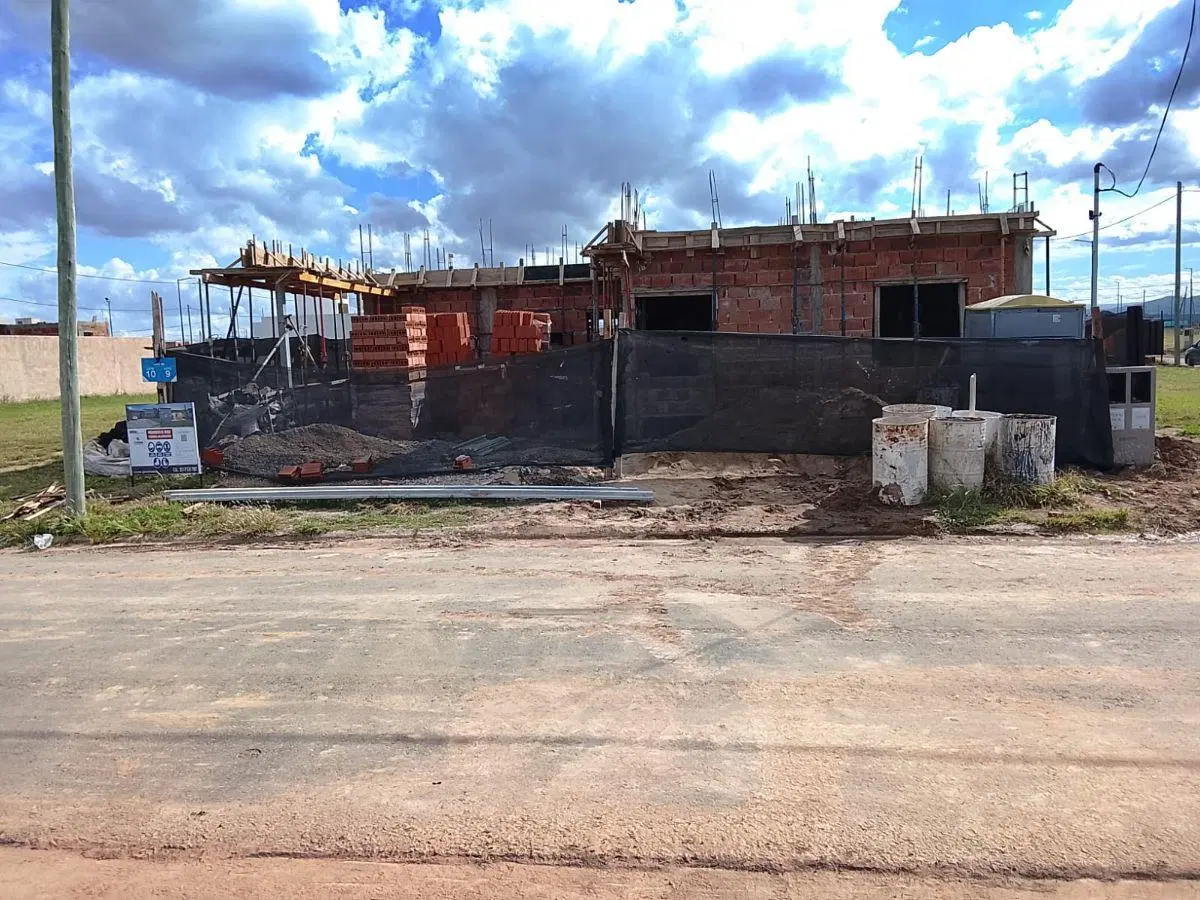 VENTA CASA CUESTAS DE MANANTIALES todo planta baja 3 DORMITORIOS A TERMINAR 2