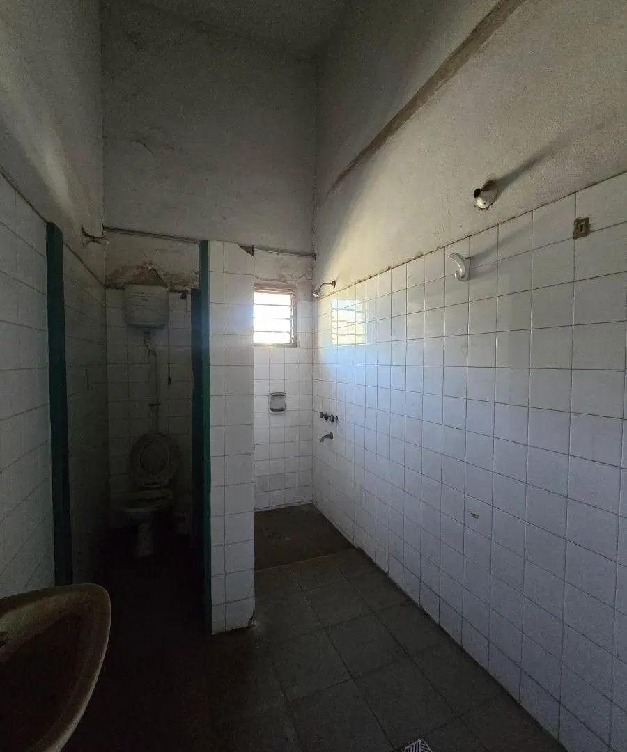 oportunidad VENTA Local Comercial a RECICLAR en Esquina mas Depto 2 Dorm Av. Malvinas zona comercial 2