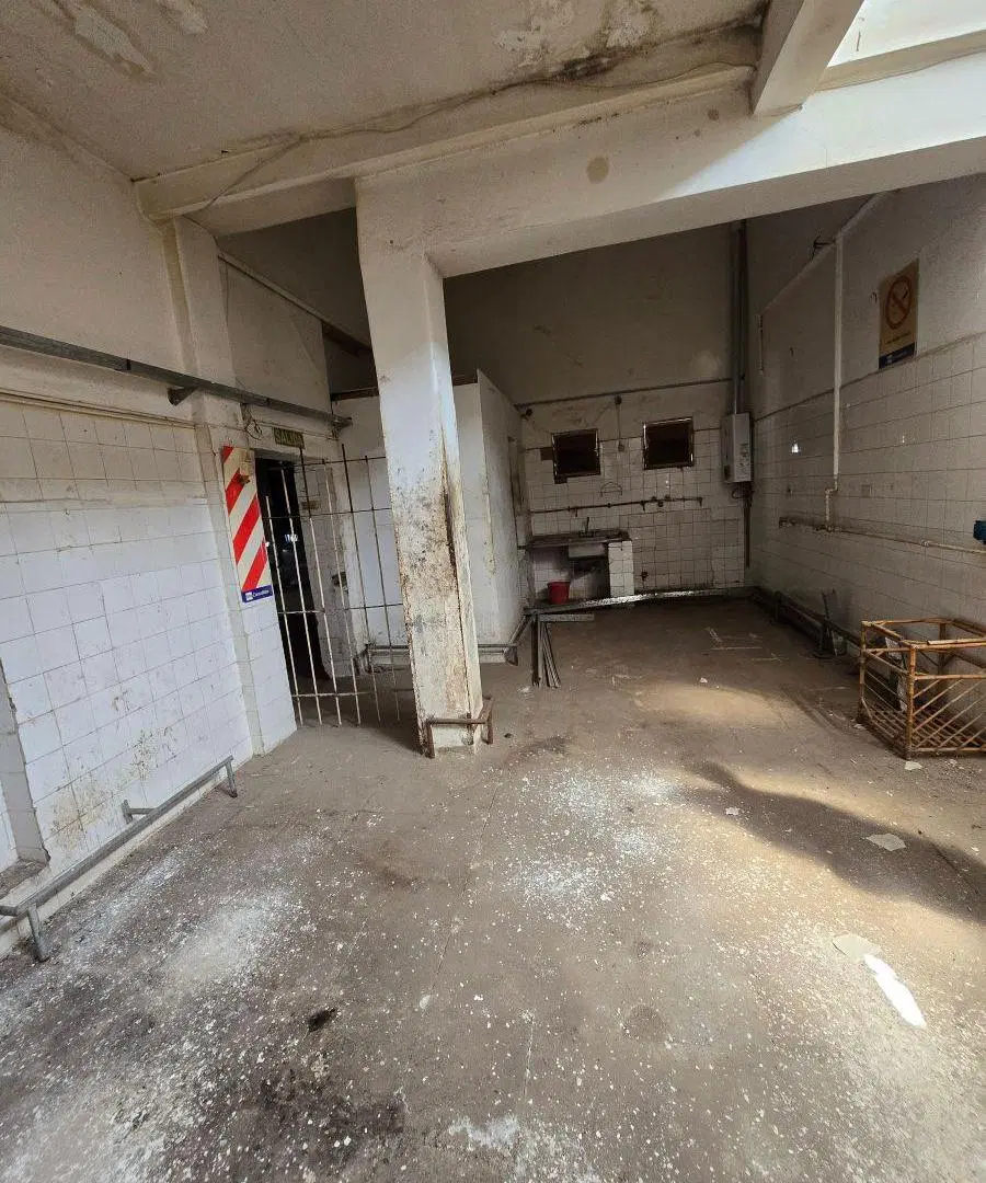 oportunidad VENTA Local Comercial a RECICLAR en Esquina mas Depto 2 Dorm Av. Malvinas zona comercial 4