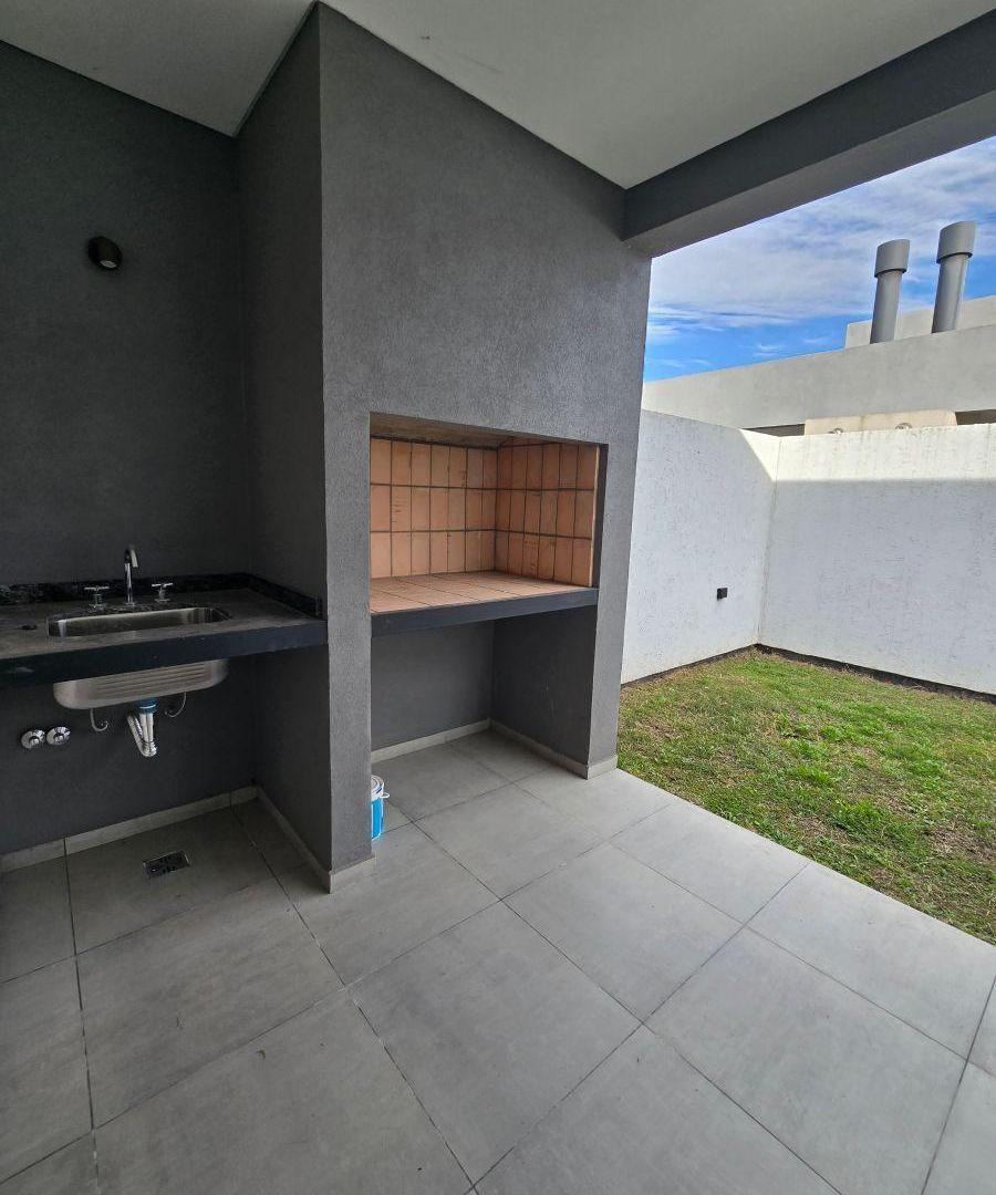 Foto de Venta De Duplex 2 Dorm. Ideal Para Renta En Una De Las Zonas Con Mayor, imagen 2