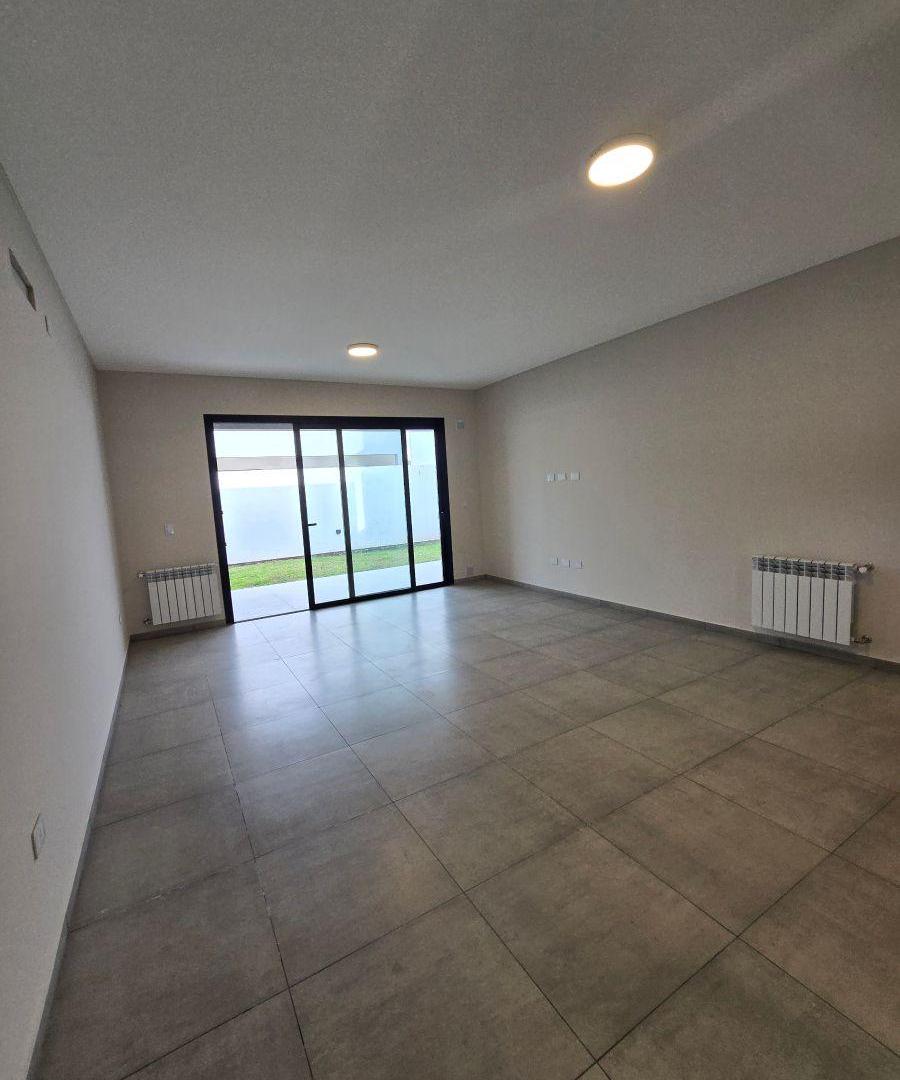 Foto de Venta De Duplex 2 Dorm. Ideal Para Renta En Una De Las Zonas Con Mayor, imagen 4