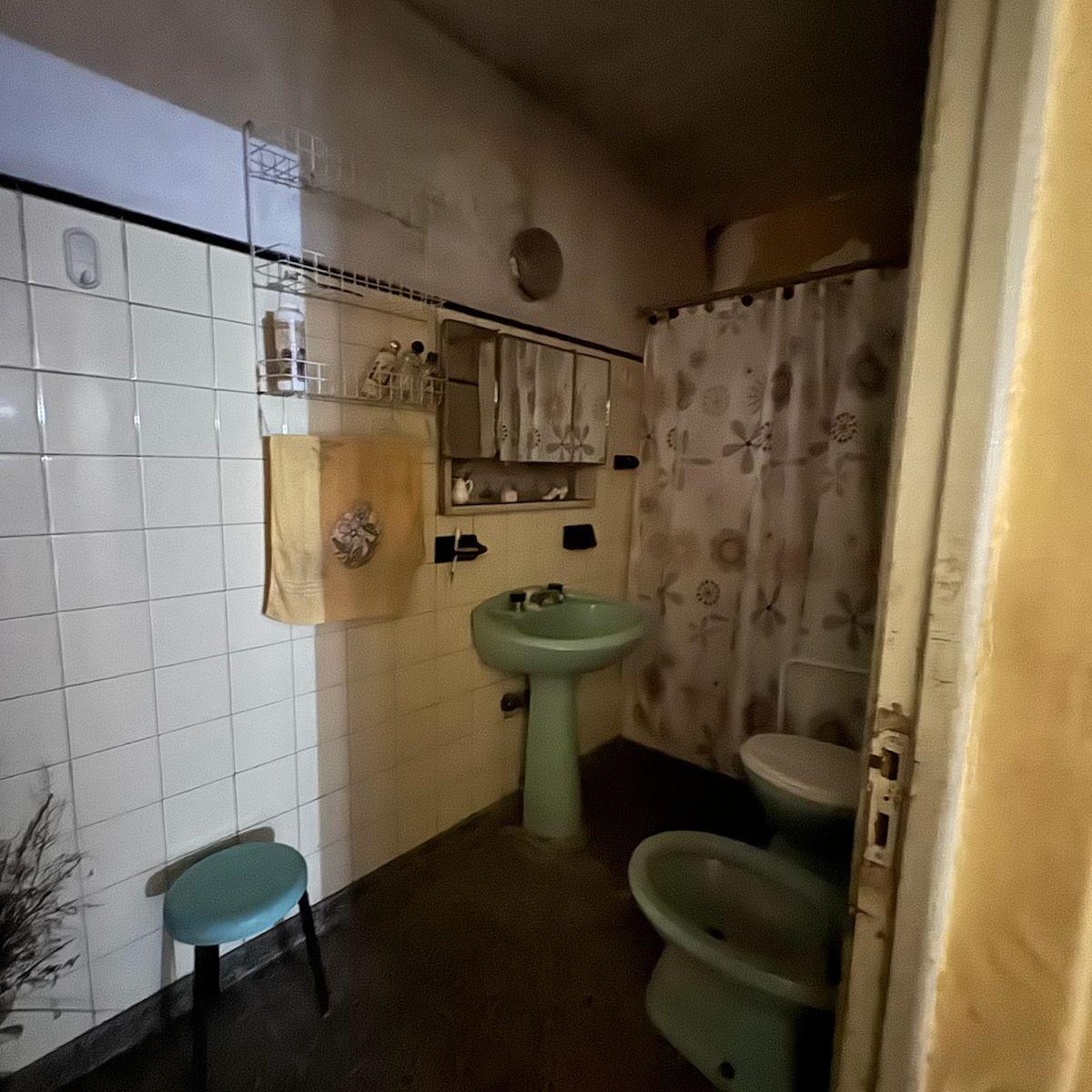Casa Estilo Francés en Venta - Ideal Para Consultorios o Instituto Educacional 4