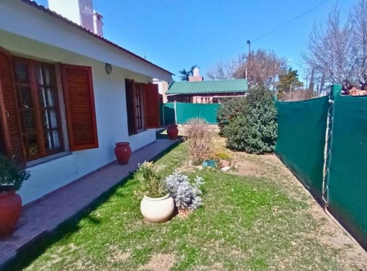Alquiler Anual Casa 3 dormitorios 2 baños cocheras Playas de Oro Carlos Paz 2