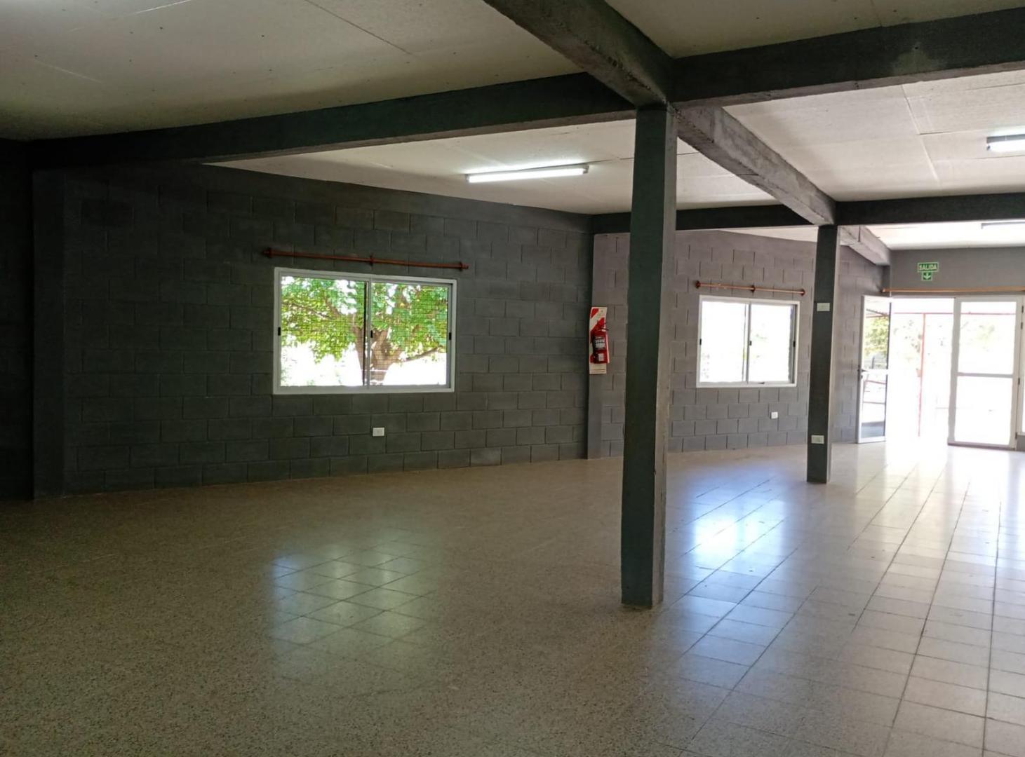 Local comercial + Monoambiente + Depósito + Casa 2 dormitorios Tanti
