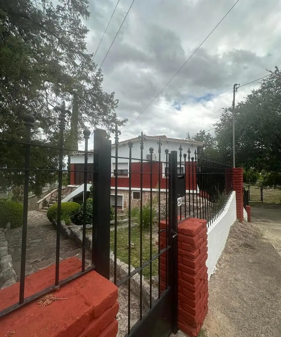 Casa en venta 2 dormitorios 2 baños Barrio La Quinta Villa Carlos Paz 4