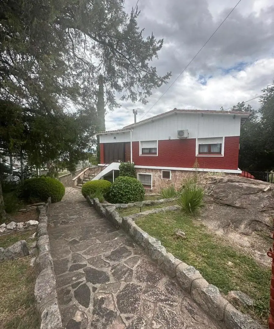 Casa en venta 2 dormitorios 2 baños Barrio La Quinta Villa Carlos Paz 1