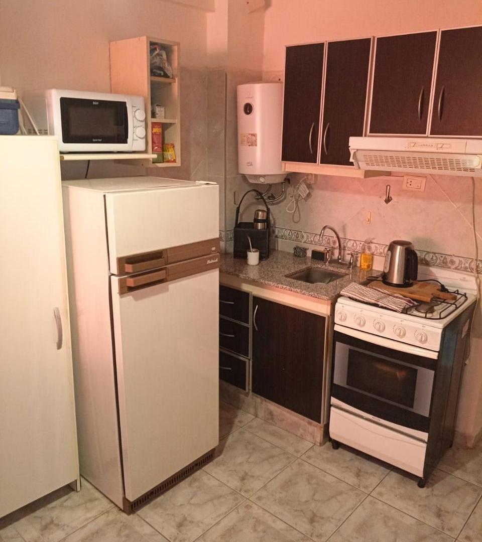 Foto de Alquiler anual departamento amoblado 1 dormitorio con cochera Centro, imagen 3