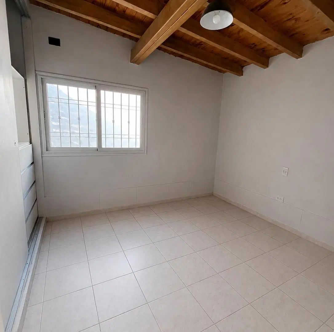 Casa en Alquiler. Rodeo de la cruz. 1