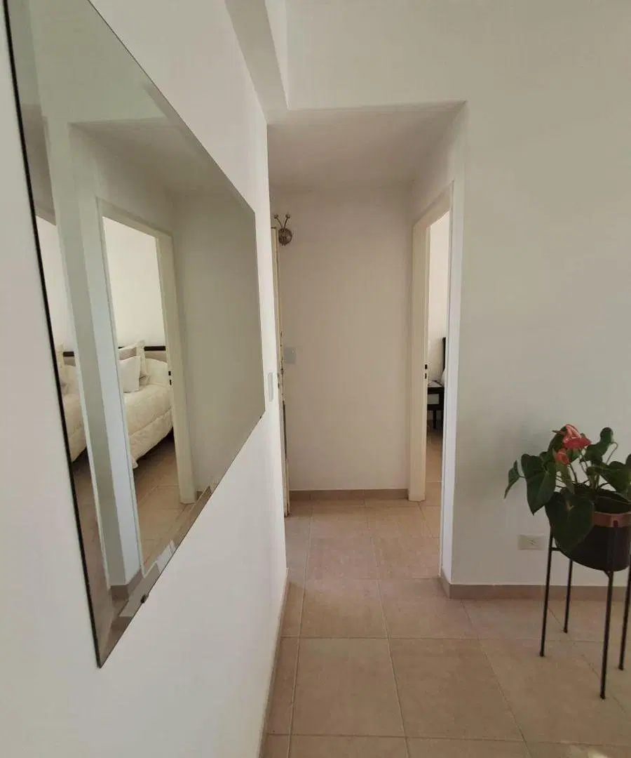 Departamento de 2 ambientes con 2 balcones y cochera . a metros del mar 5