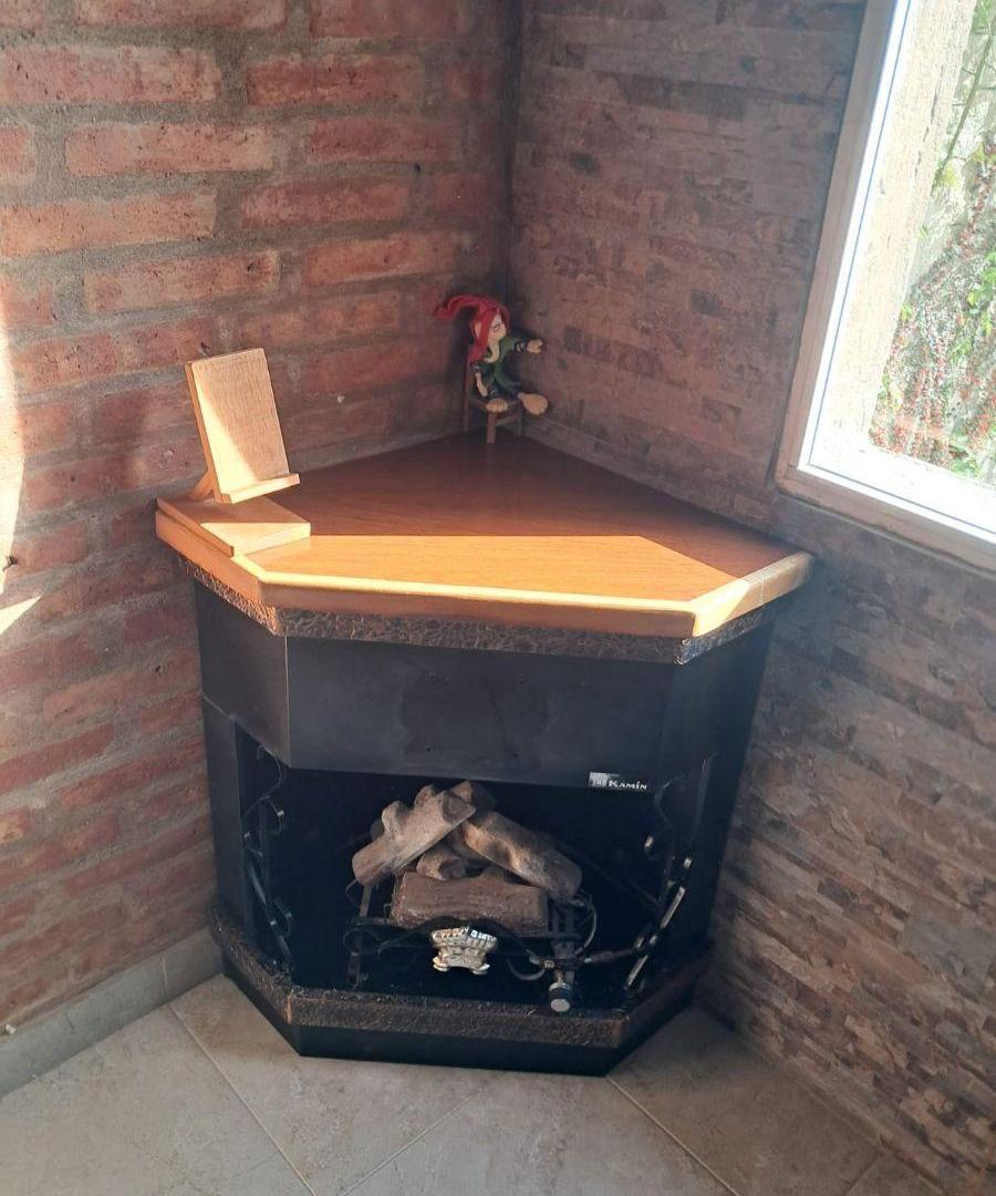 Foto de CASA CON SALIDA A DOS CALLES, CON 5 DORMITORIOS, QUINCHO- BARRIO, imagen 5