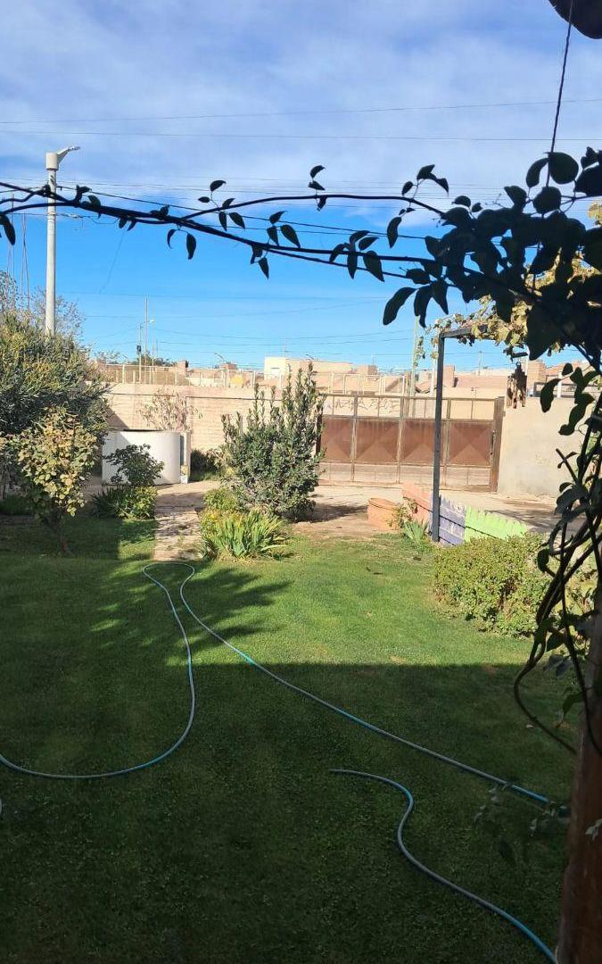 Foto de CASA CON SALIDA A DOS CALLES, CON 5 DORMITORIOS, QUINCHO- BARRIO, imagen 3