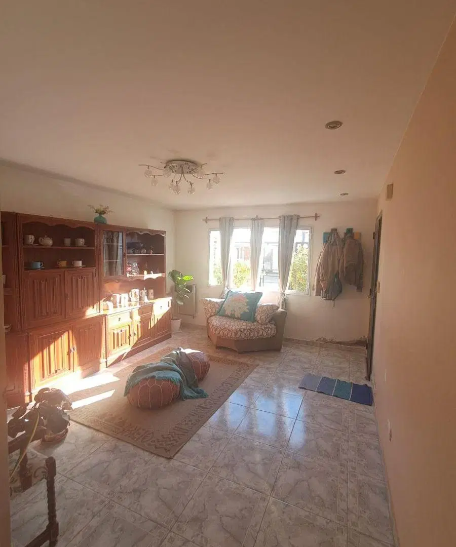 CASA CON SALIDA A DOS CALLES, CON 5 DORMITORIOS, QUINCHO- BARRIO SARMIENTO 8