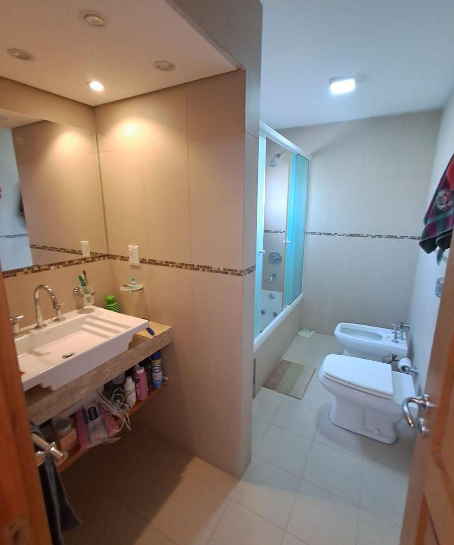 Foto de CASA EXCLUSIVA CON PATIO AMPLIO, GARAGE Y MAS, imagen 2
