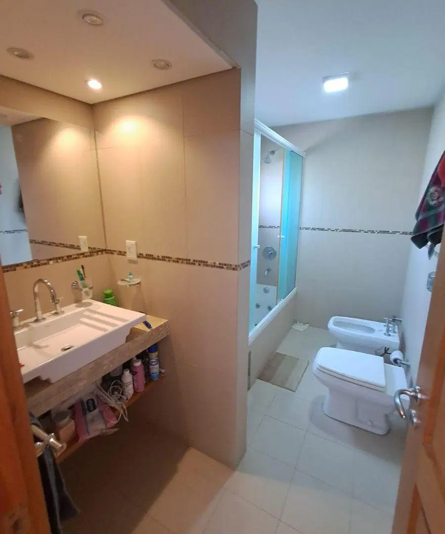 CASA EXCLUSIVA CON PATIO AMPLIO, GARAGE Y MAS 2
