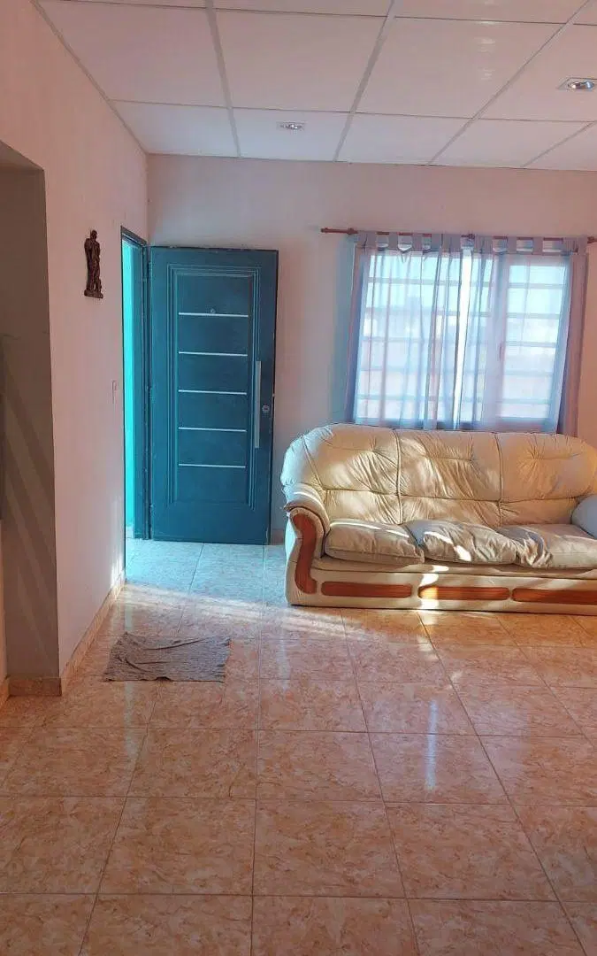 CASA EN BARRIO LA ALHAMBRA- IMPECABLE- SE ACEPTA PERMUTA POR PROPIEDAD EN TRELEW O PLAYA UNION 3