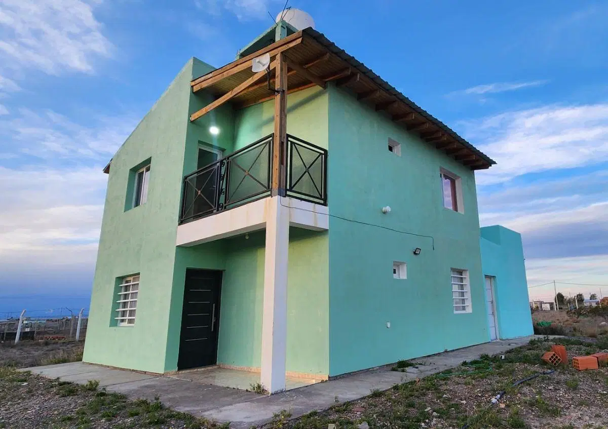 CASA EN BARRIO LA ALHAMBRA- IMPECABLE- SE ACEPTA PERMUTA POR PROPIEDAD EN TRELEW O PLAYA UNION 4