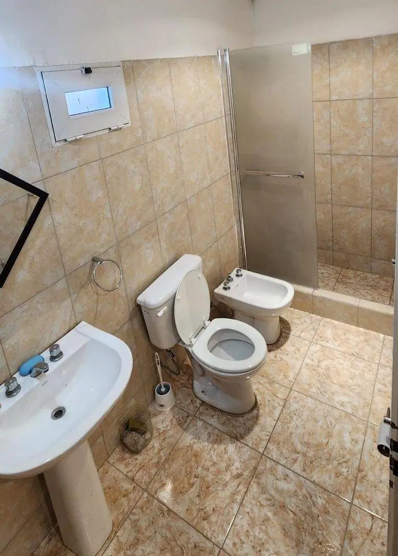 CASA EN BARRIO LA ALHAMBRA- IMPECABLE- SE ACEPTA PERMUTA POR PROPIEDAD EN TRELEW O PLAYA UNION 2