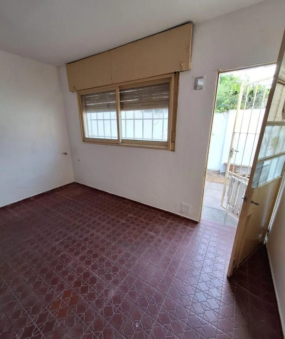 casita dos dormitorios con patio en Villa Cabrera 5