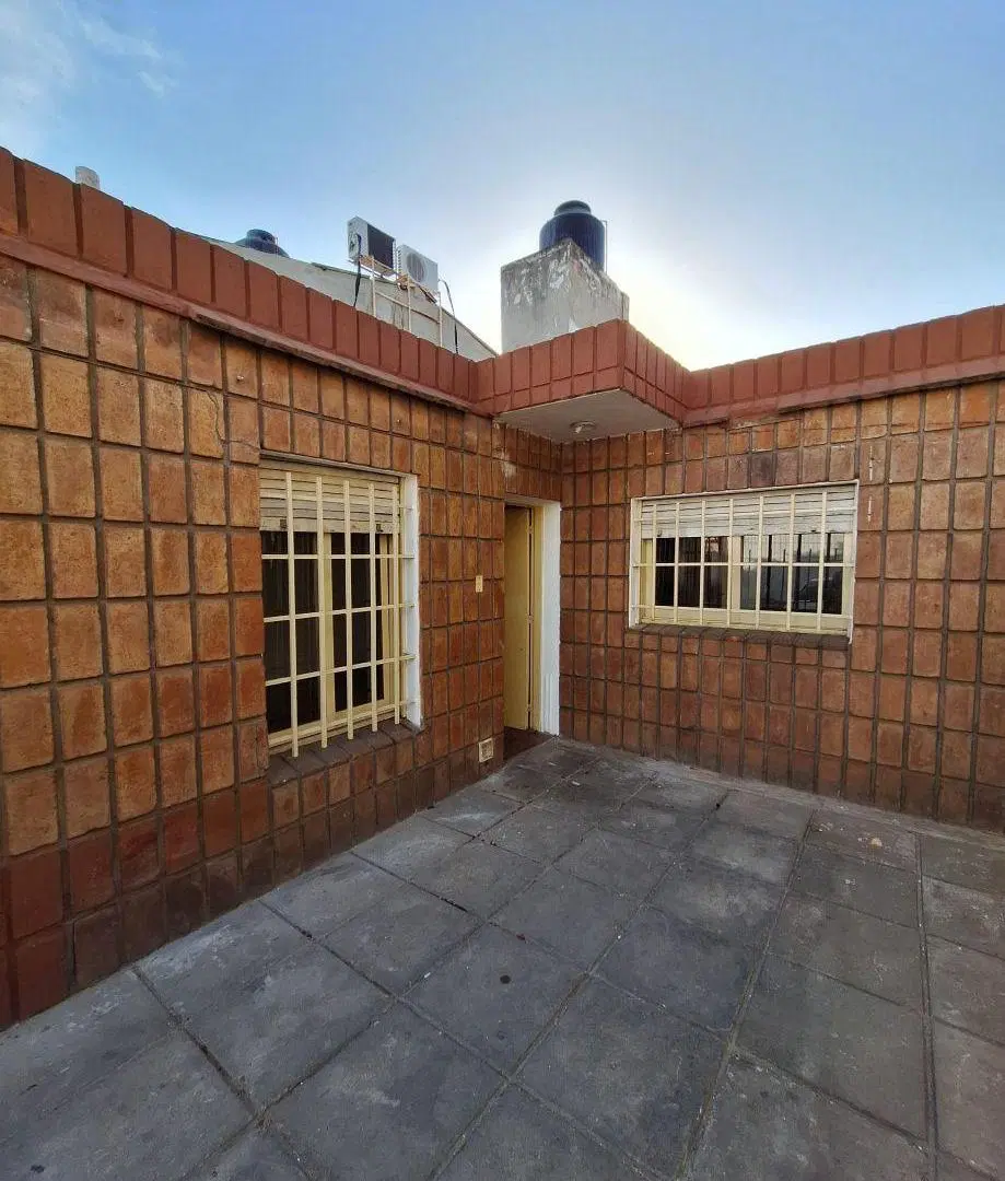 casita dos dormitorios con patio en Villa Cabrera 1