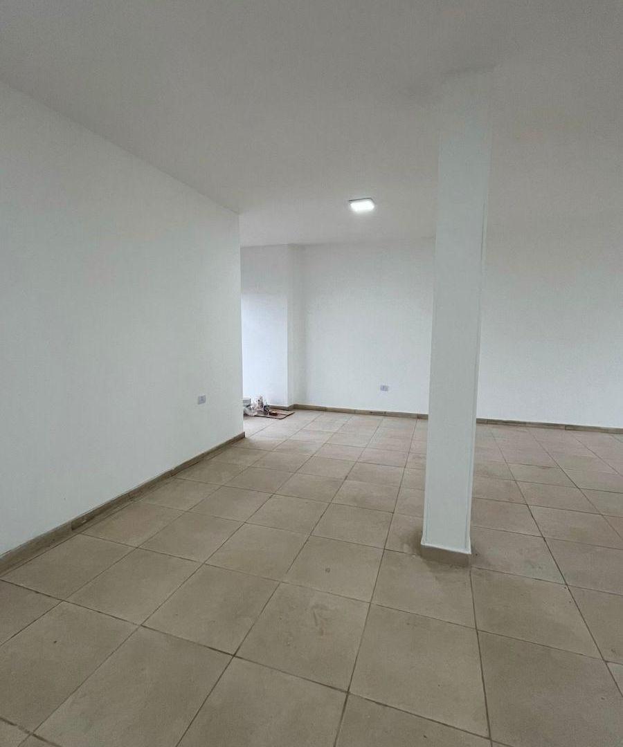 Foto de Local comercial excelente ubicación, plaza Poeta Lugones, imagen 2