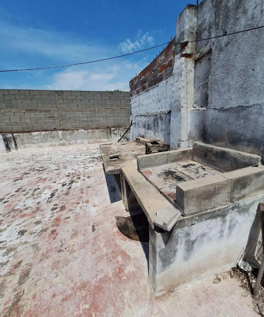 dpto de dos dorm con patio y terraza en gral bustos 3