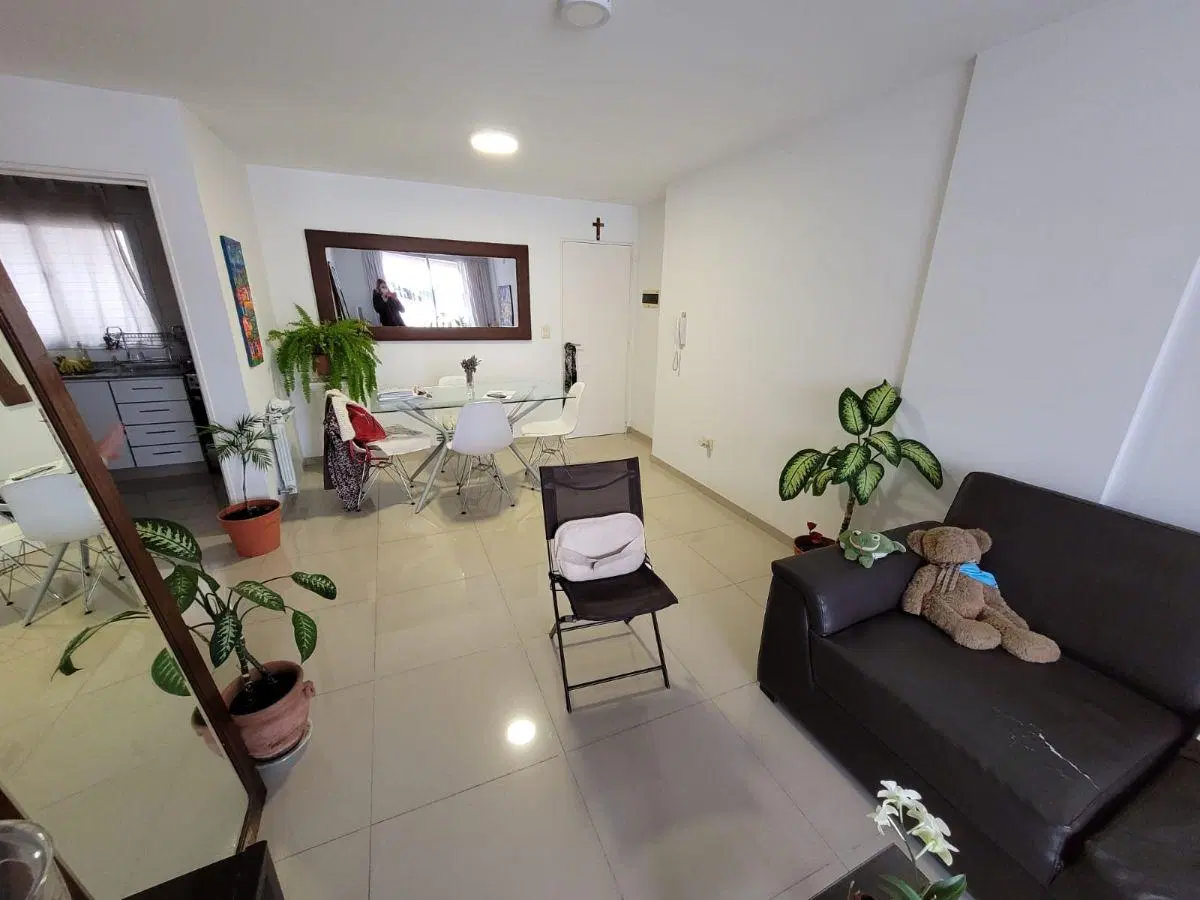 un dormitorio con balcon zona centro 2