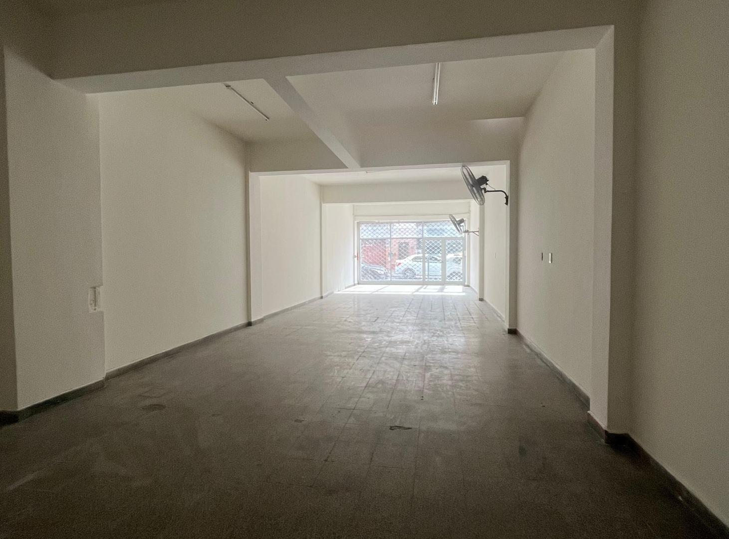 Foto de Local Comercial de 123m2 Catamarca esquina Maipu, imagen 3