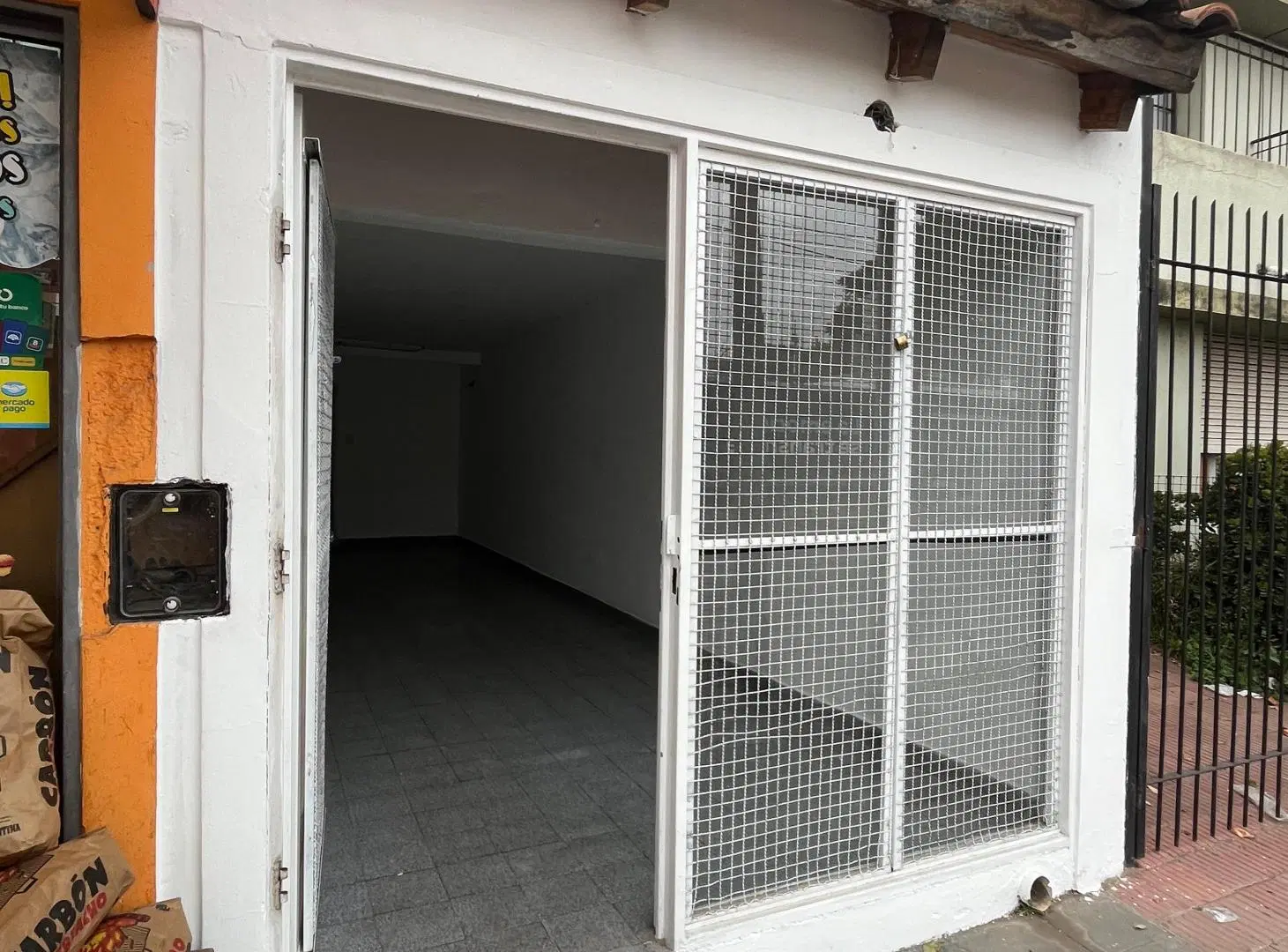 Local comercial Santa Ana atrás de La U 8