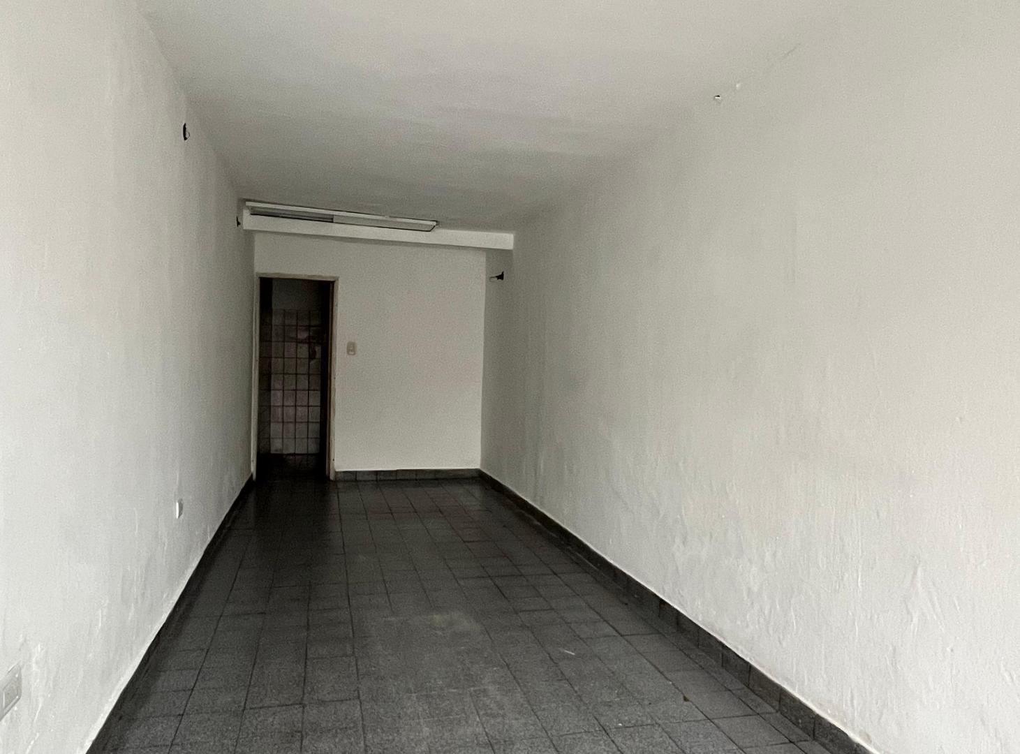 Foto de Local comercial Santa Ana atrás de La U, imagen 1