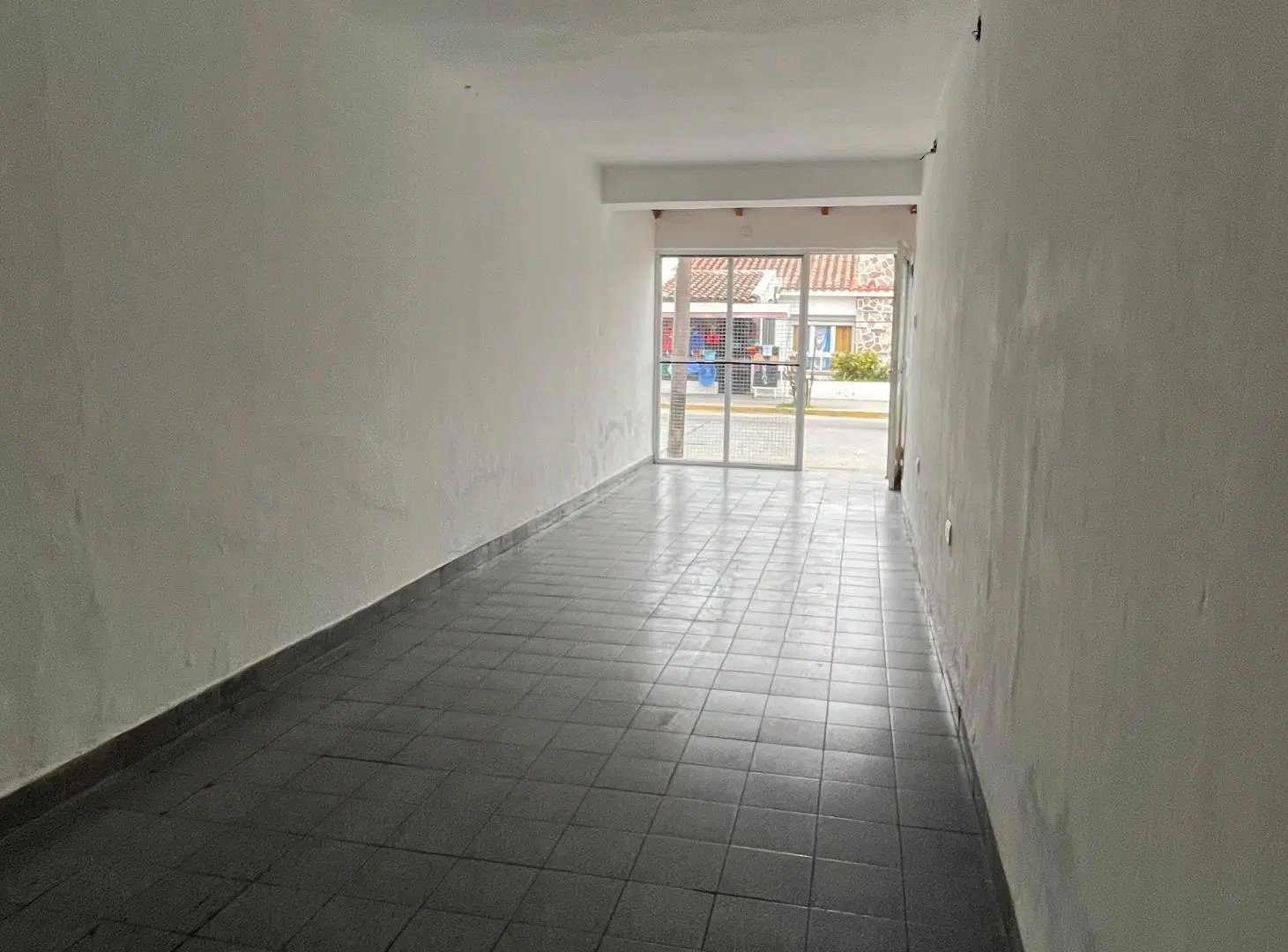 Local comercial Santa Ana atrás de La U 3
